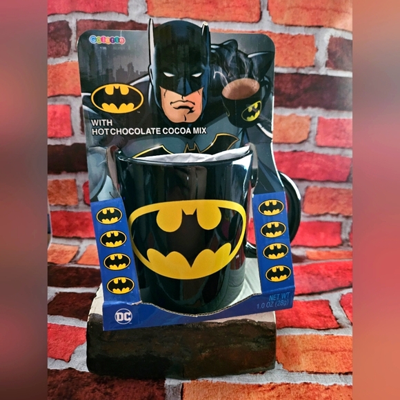 #500 DC Black and Yellow Batman Mug with Cocoa Mix - Picture 1 of 2